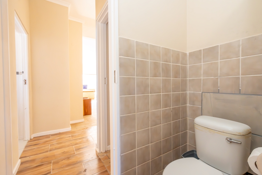 8 Bedroom Property for Sale in Middedorp Western Cape